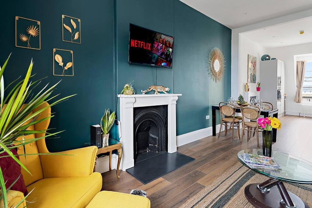 Modern 1 Bed Apartment, Sea Views, Free Parking, Wifi, Netflix Teignmouth Bagian luar foto
